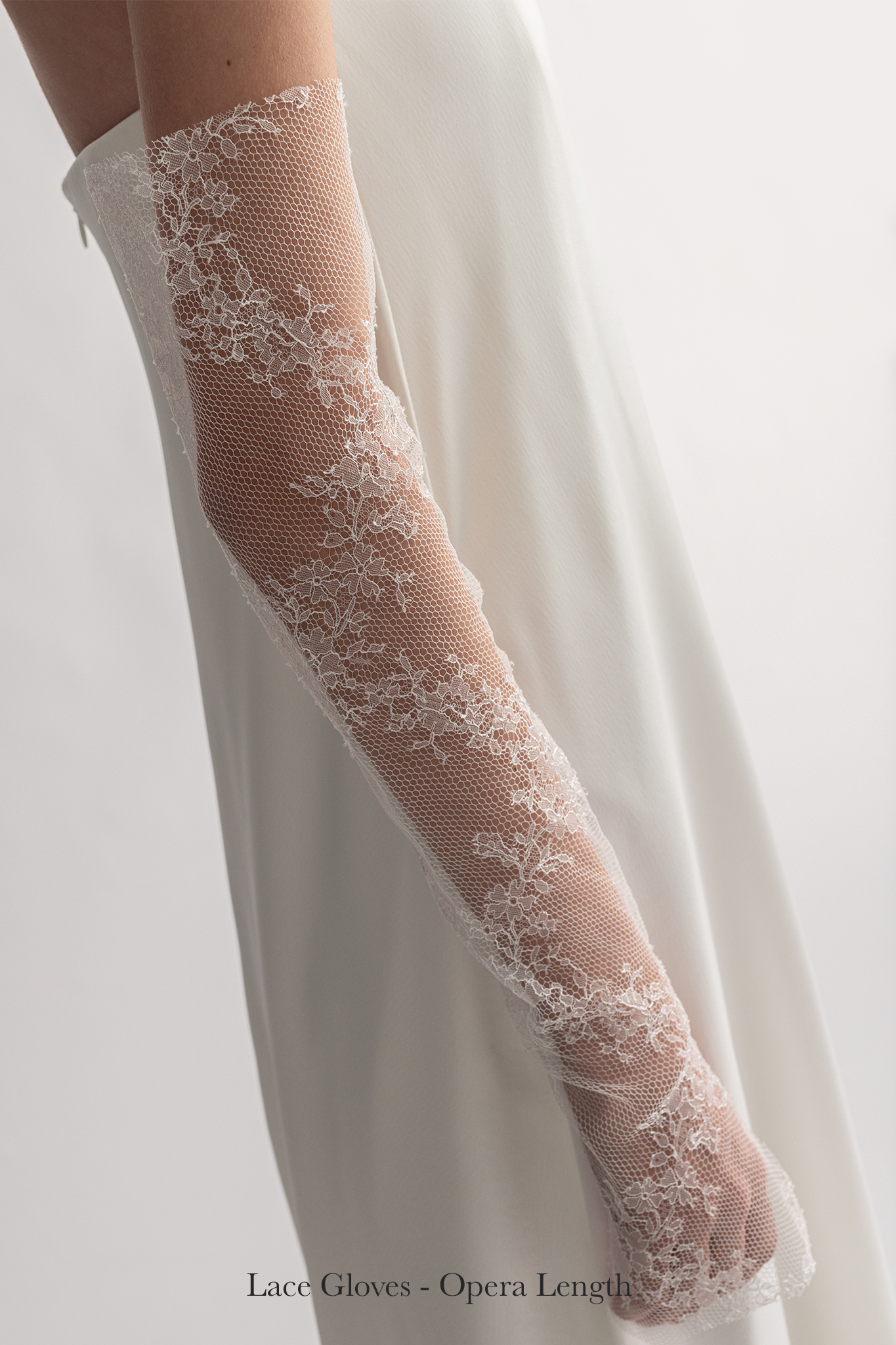 N11 - LACE GLOVES