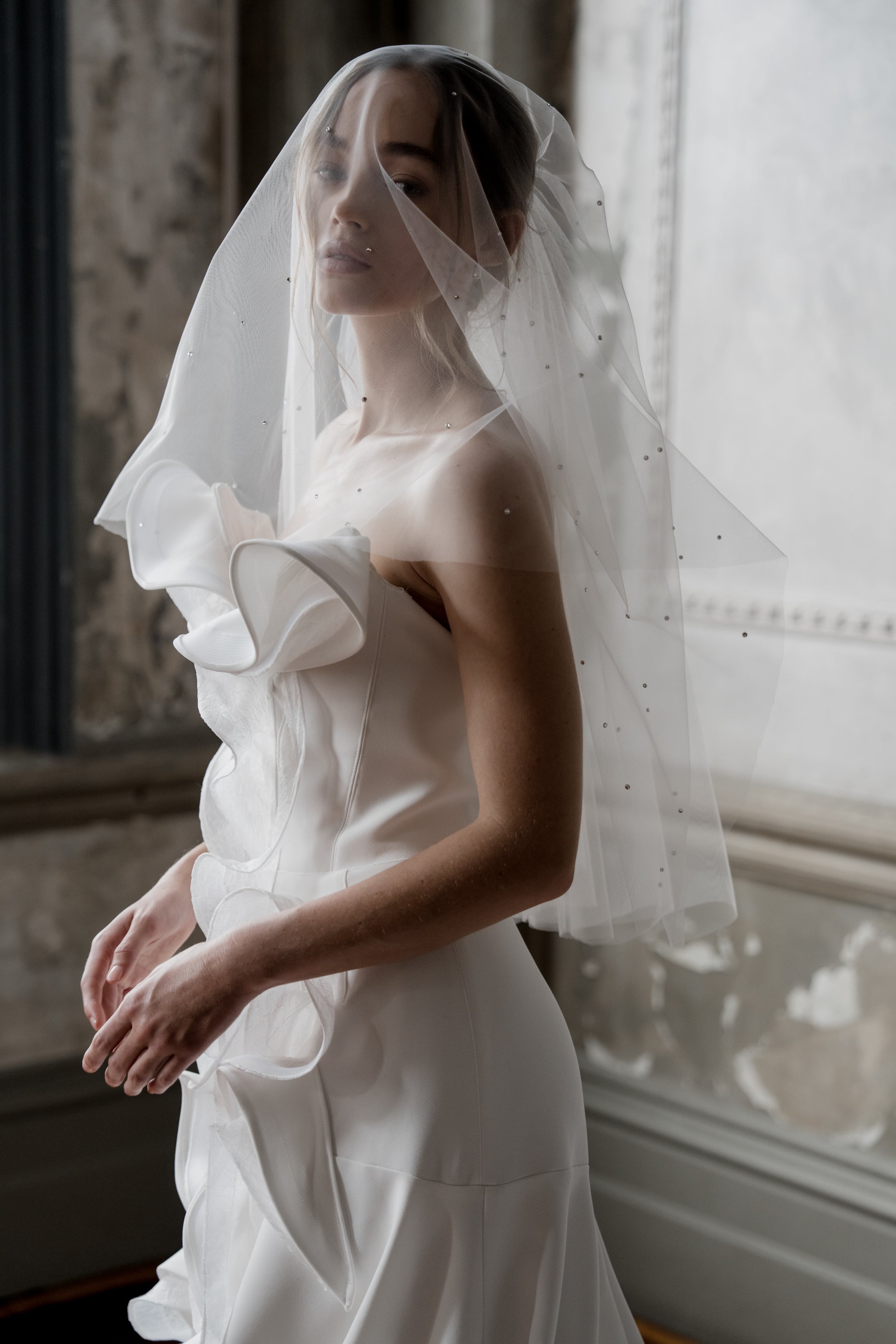 N18 - The Poof Veil With Sparkles