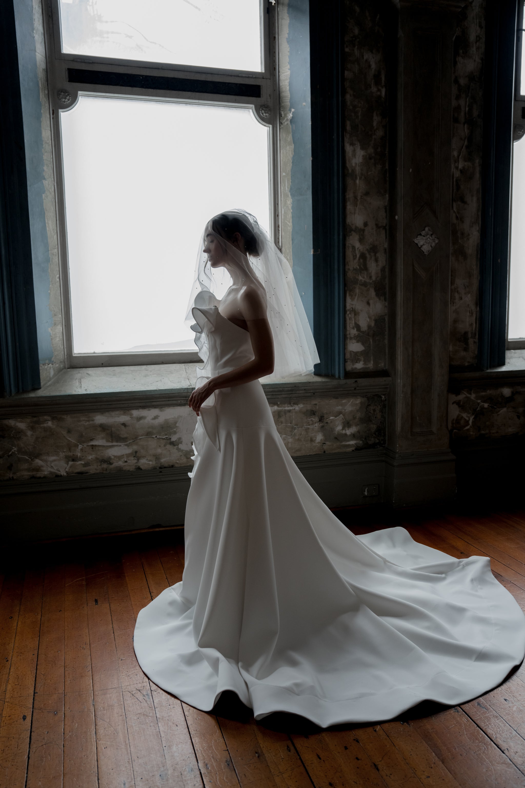 N18 - The Poof Veil With Sparkles
