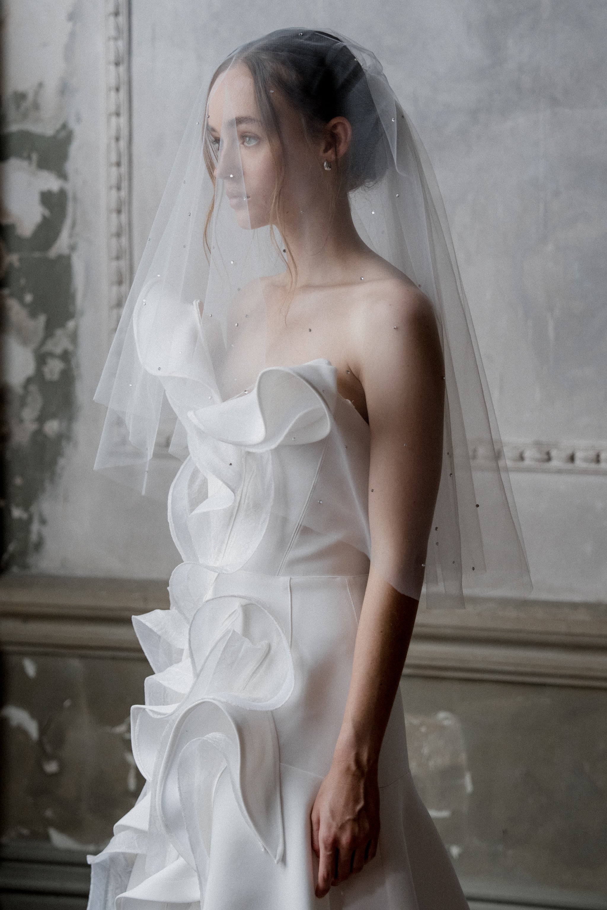 N18 - The Poof Veil With Sparkles