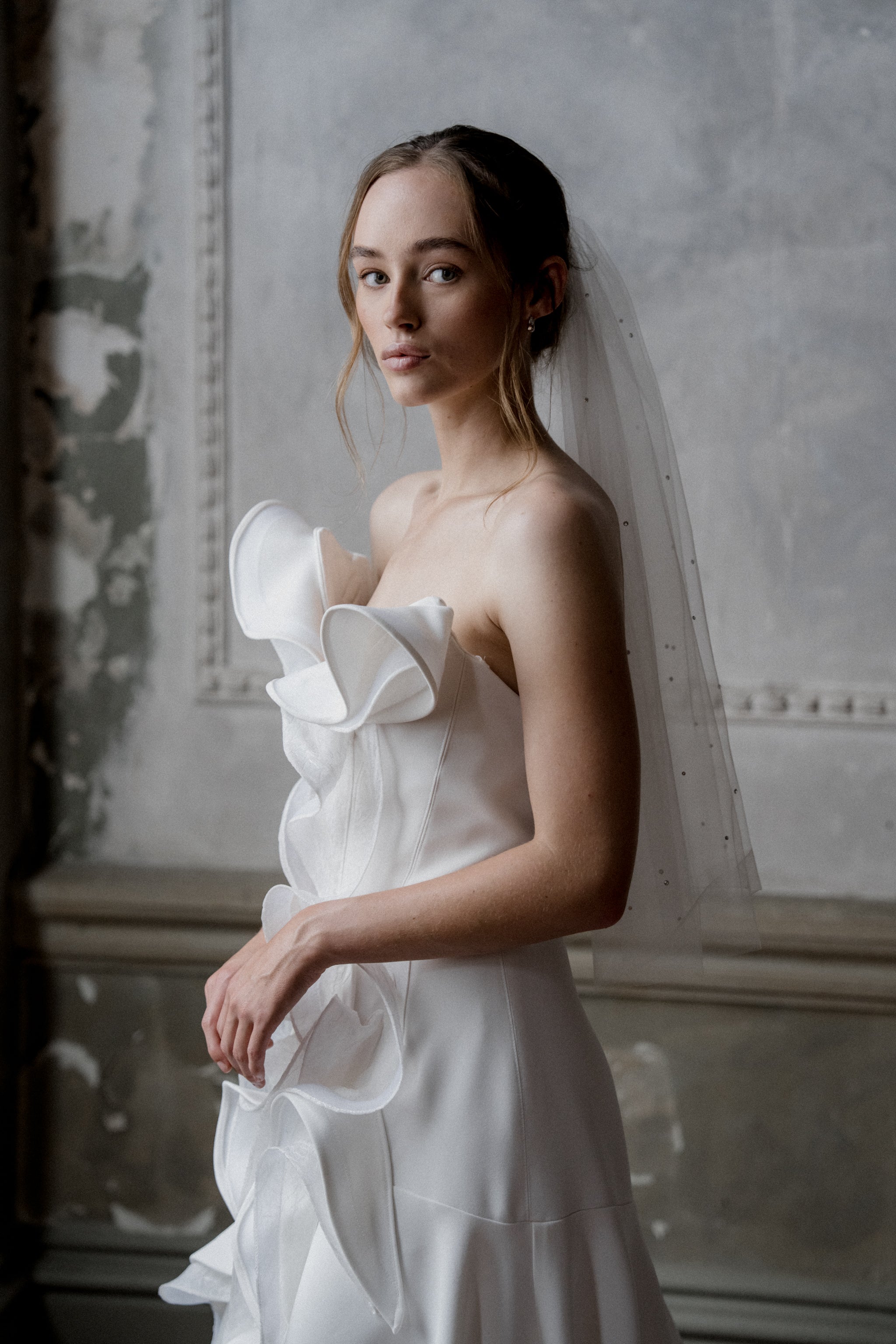 N18 - The Poof Veil With Sparkles