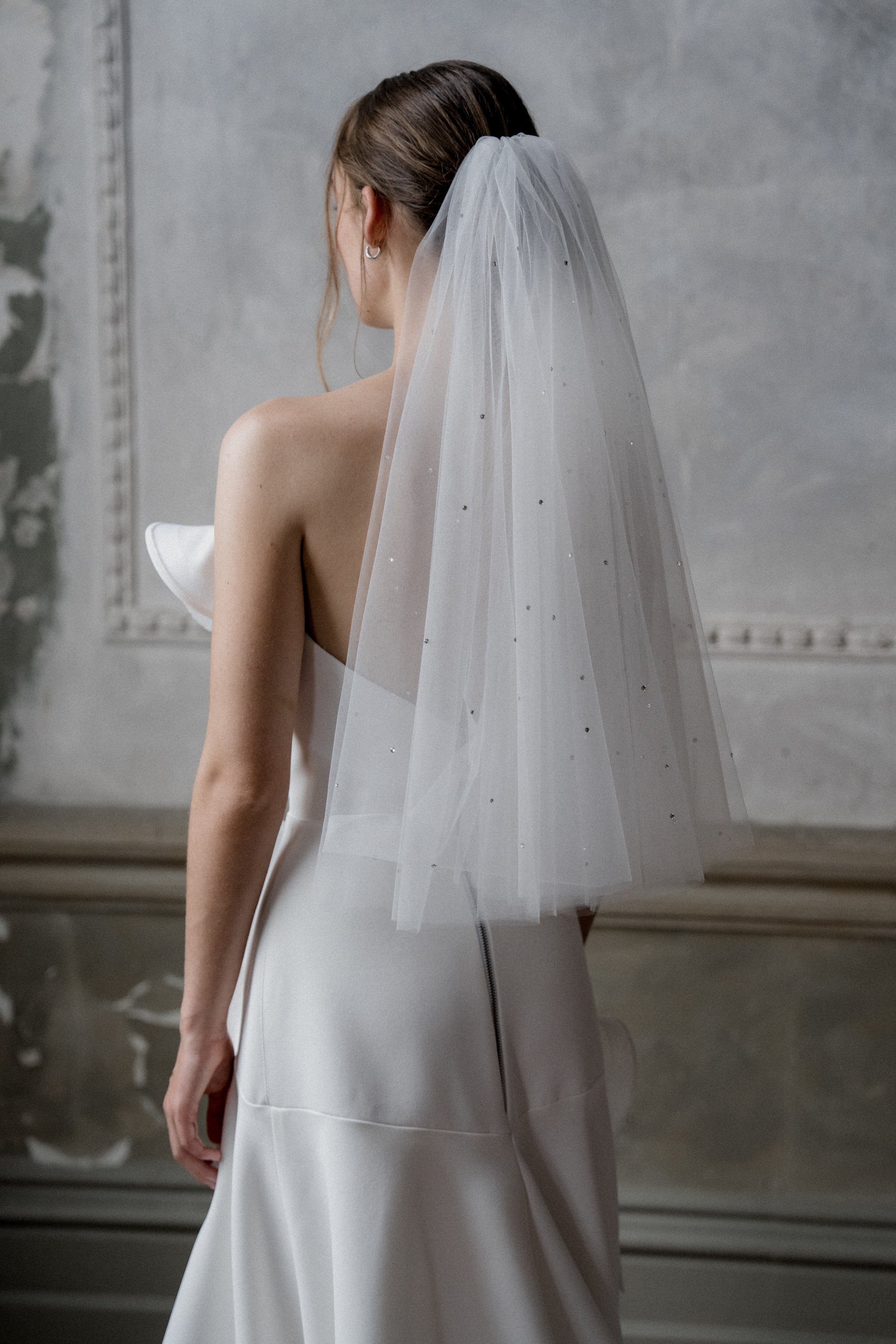 N18 - The Poof Veil With Sparkles