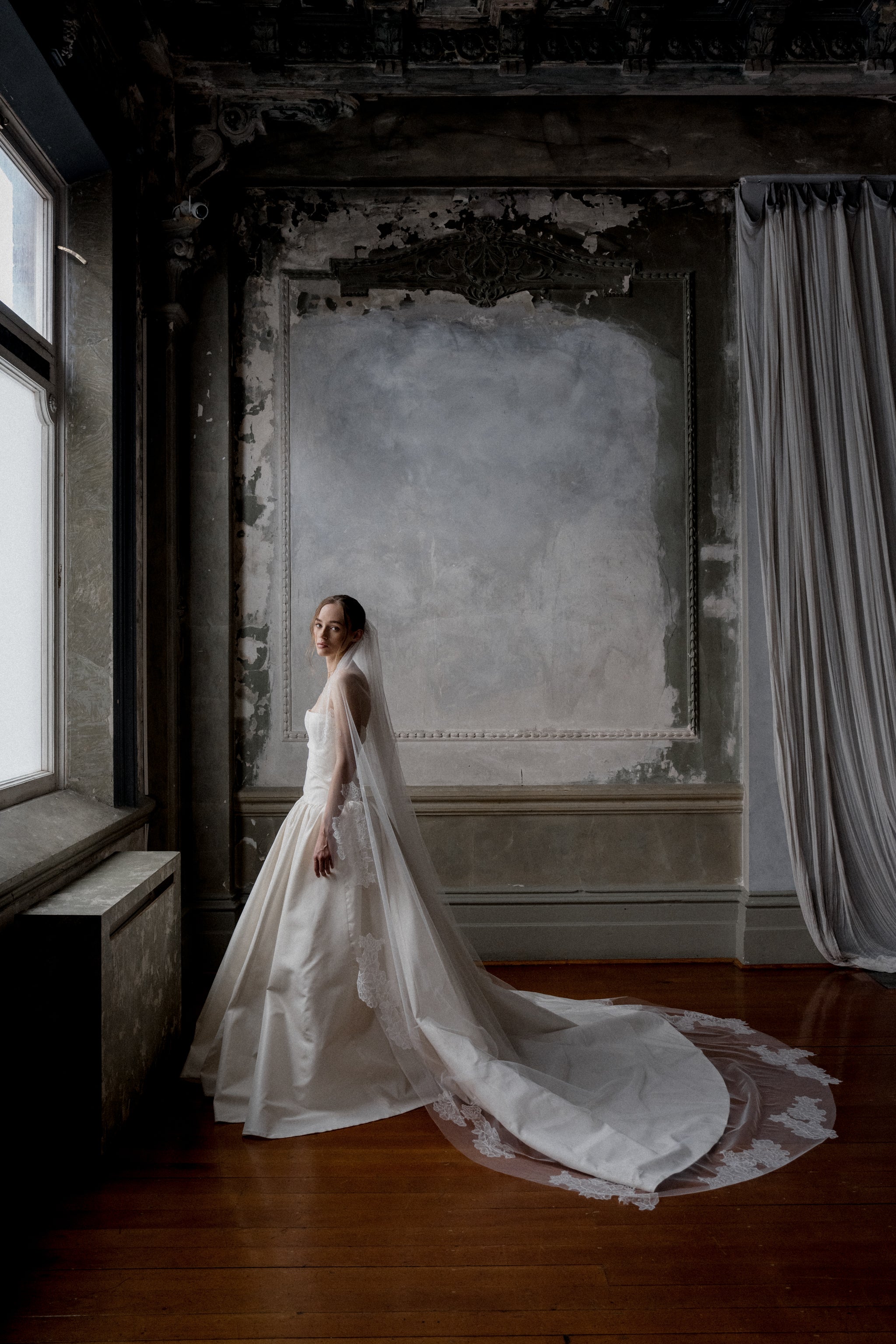 N12 - Lace Applique Veil