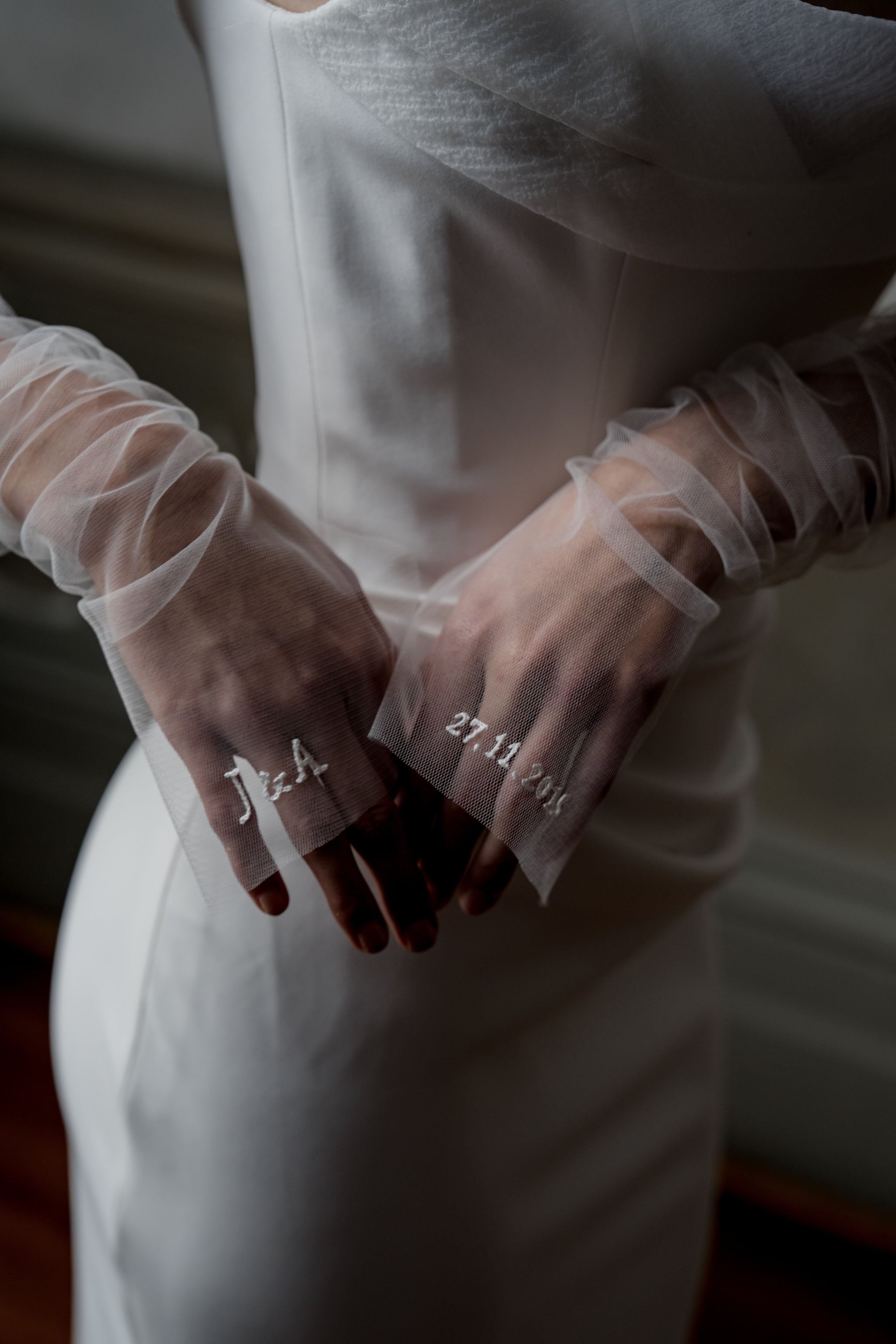 N10 - Tulle Gloves