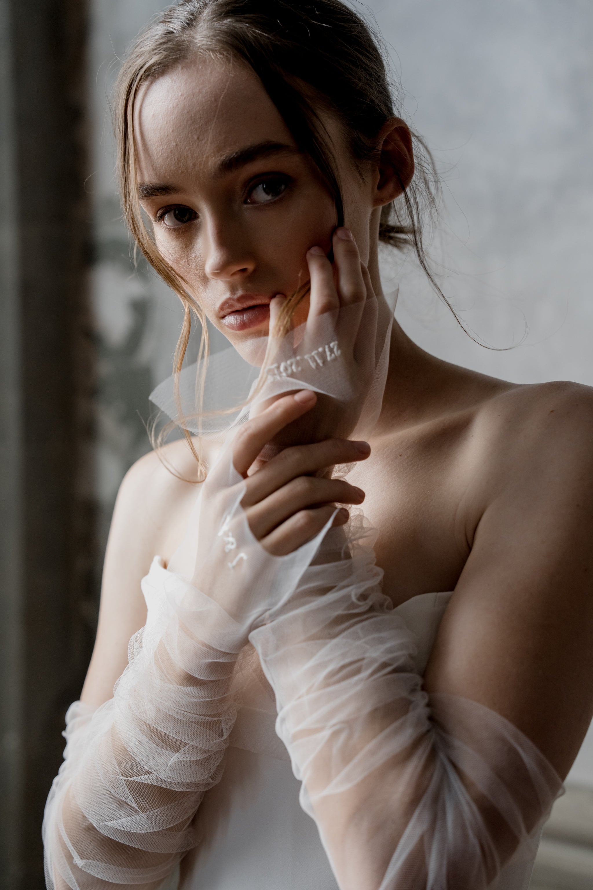 N10 - Tulle Gloves